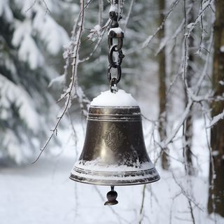 Столп личности 庚子 Металл Ян на Крысе в БаЦзы - колокол присыпанный снегом